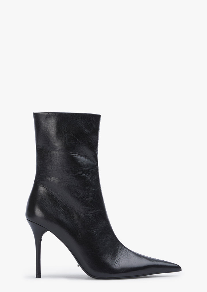 Iris Black Vintage