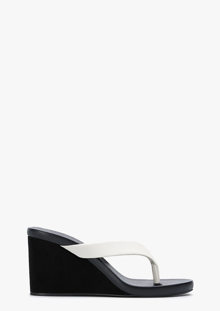 Avanti Milk Capretto/Black Suede